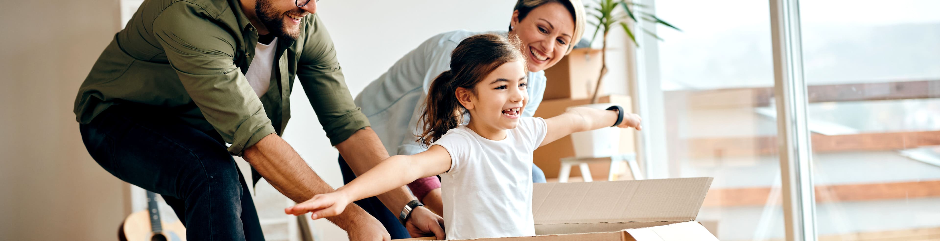 Família se divertindo durante a mudança