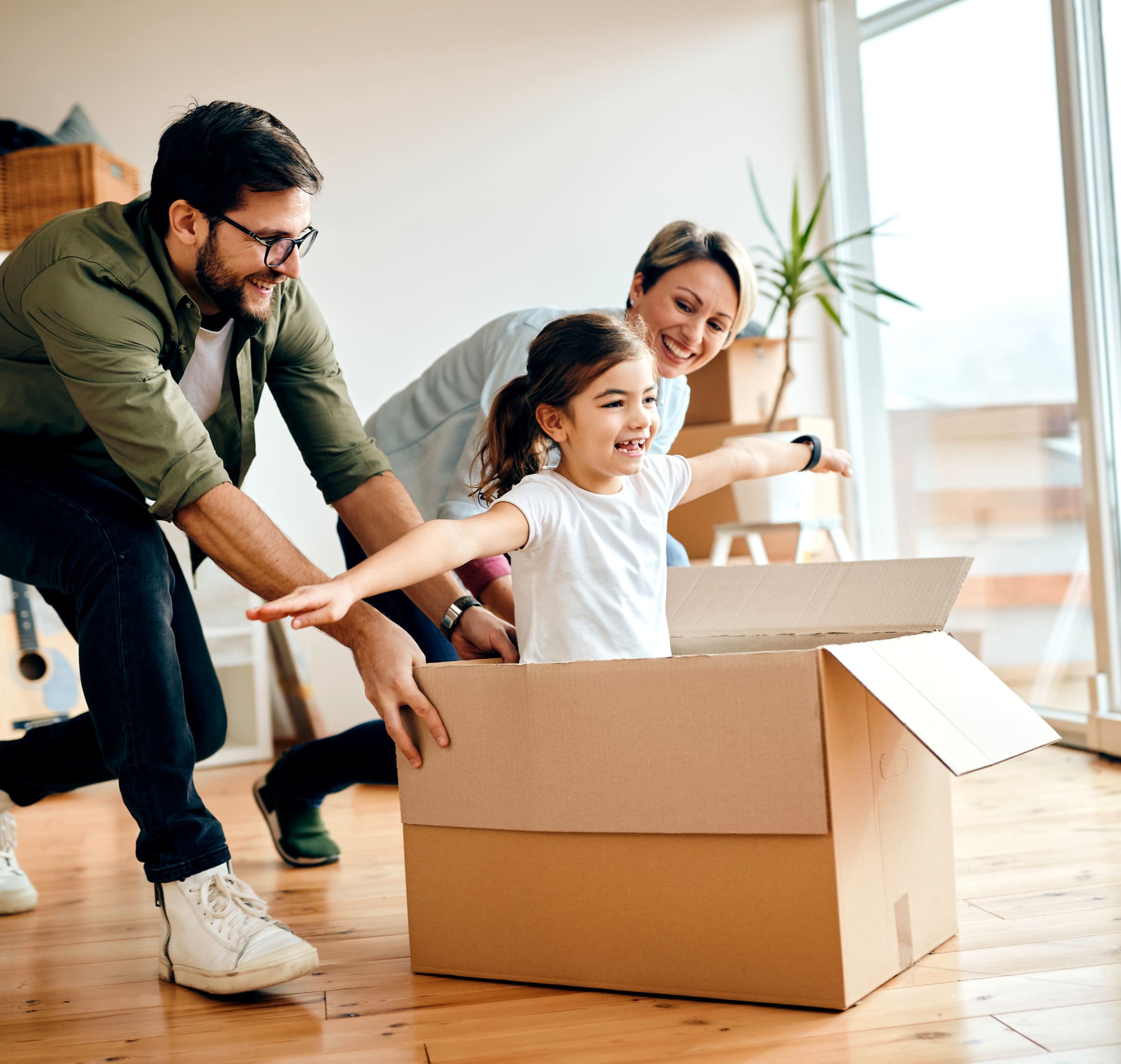 Família se divertindo durante a mudança