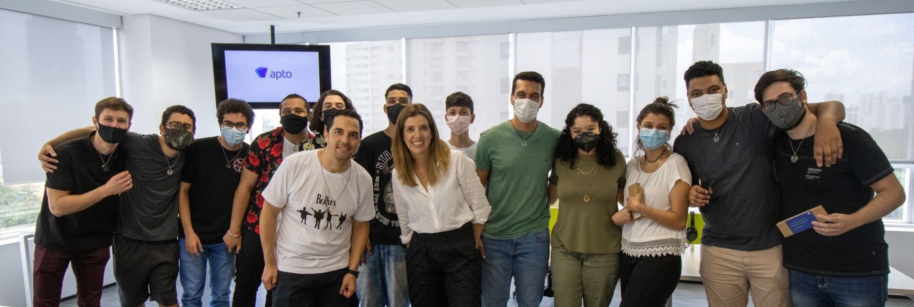 Turma do primeiro Summer Experience e seus tutores